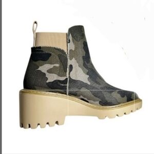 NWT Nicole Miller Pocas NM Wedge Lug Boot Bootie Camouflage Camo 10 Canvas